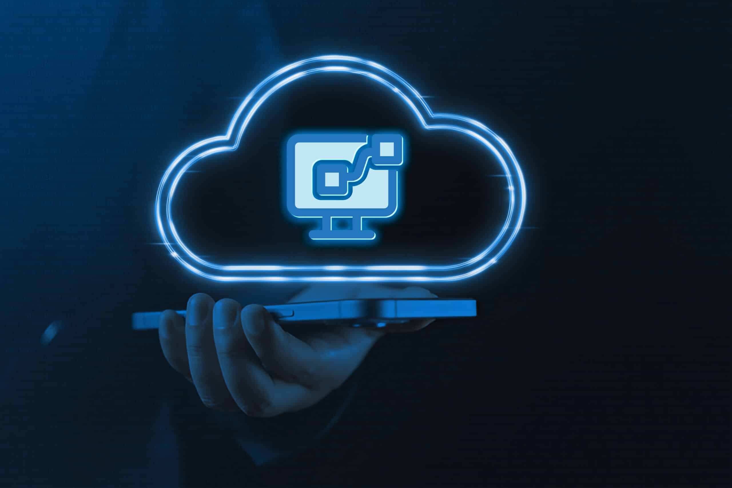 Hand hält Tablet mit leuchtendem Cloud-Symbol, das ein Content Delivery Network zur Beschleunigung von Webseiten darstellt.