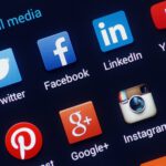 Verschiedene Social-Media-Icons repräsentieren Plattformen für effektives Social Media Marketing.