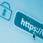 Browser-Adressleiste mit HTTPS und Schloss-Symbol zeigt eine sichere Verbindung an.