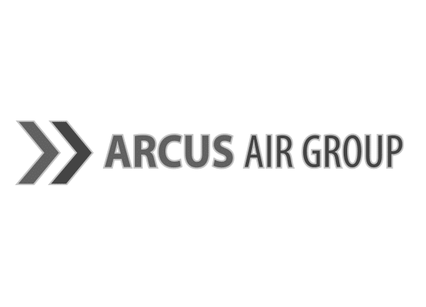 Arcus Air Group Logo mit zwei Pfeilen, die nach rechts zeigen, symbolisiert Bewegung und Fortschritt in der Luftfahrtbranche.