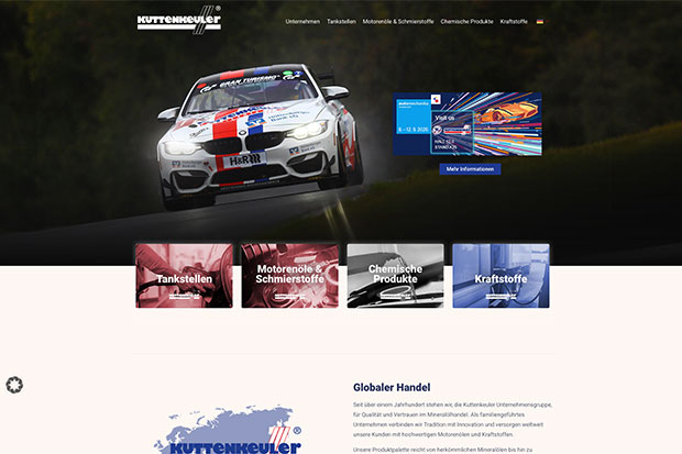 Rennwagen mit Sponsorenlogo auf einer Webseite für Tankstellen, Motorenöle, Schmierstoffe, chemische Produkte und Kraftstoffe.